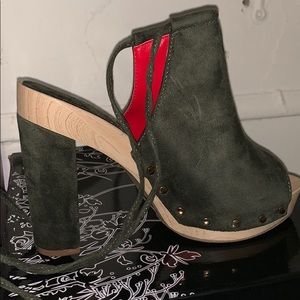 Olive open toed shoes